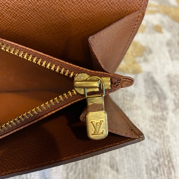 Louis Vuitton Sarah Wallet - Picture 8 of 13